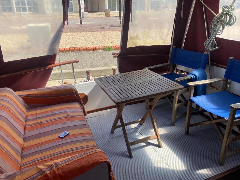 לאוקאט Bateau Hebergement Insolites מראה חיצוני תמונה